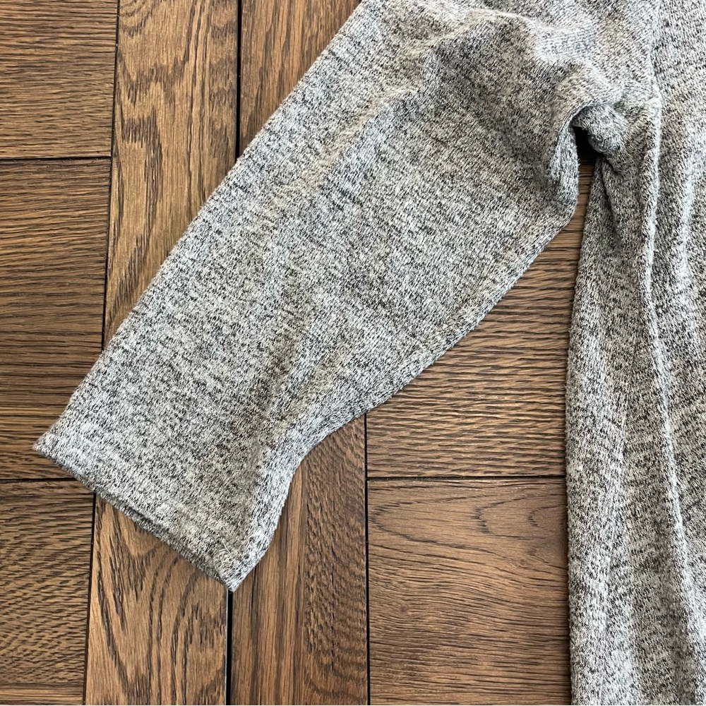 Gibson Light Gray Long‎ Sleeve Twist Top - Picture 6 of 7